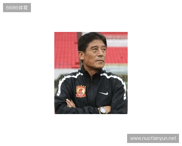 渝媒：李章洙在重庆被球迷请吃火锅，他直接吃的红锅微辣